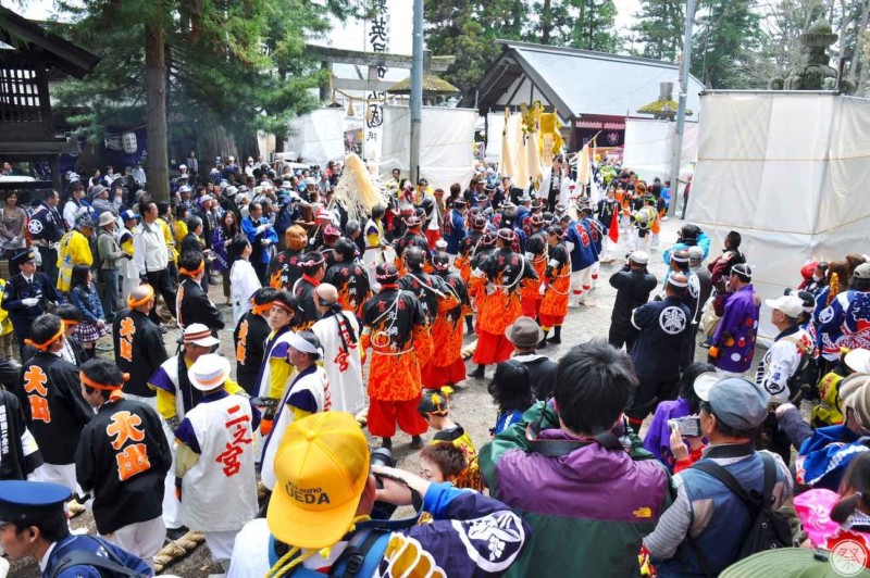 信濃國二之宮小野御柱祭 | 日本のお祭カレンダー